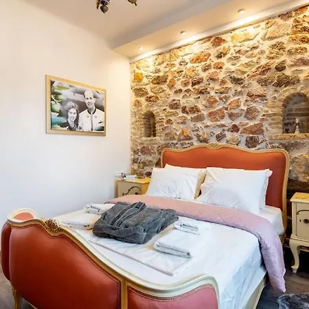 Queen's Stone Legend, Royal Living By Acropolis Feriehus Athen