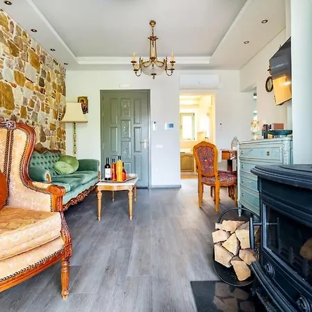 Queen's Stone Legend, Royal Living By Acropolis *